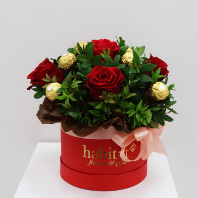 Cvijetni aranžman u kutiji od 5 ruža Habitat